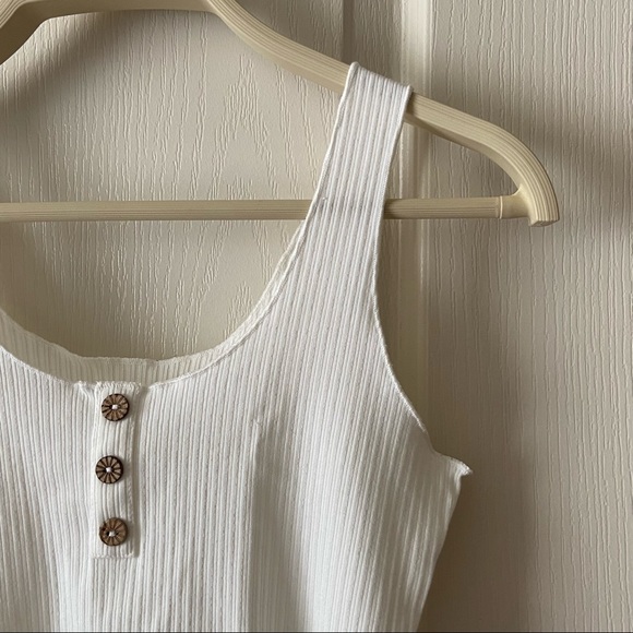✨3/$15✨shein button front tank top - Picture 3 of 8